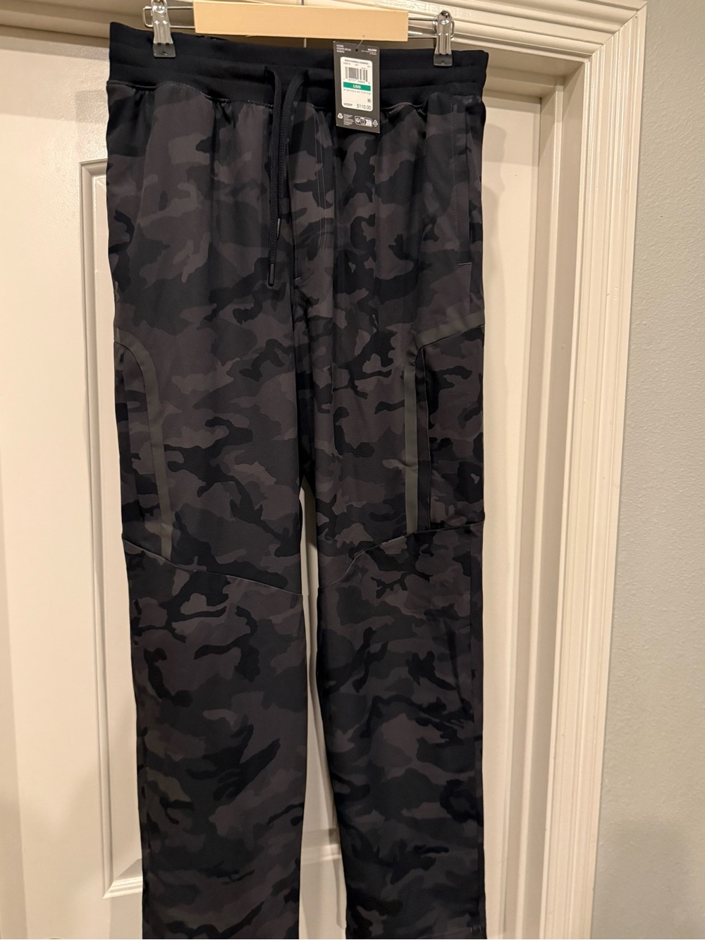 Under Armour Men's Black & Gray Camo Jogger Pants